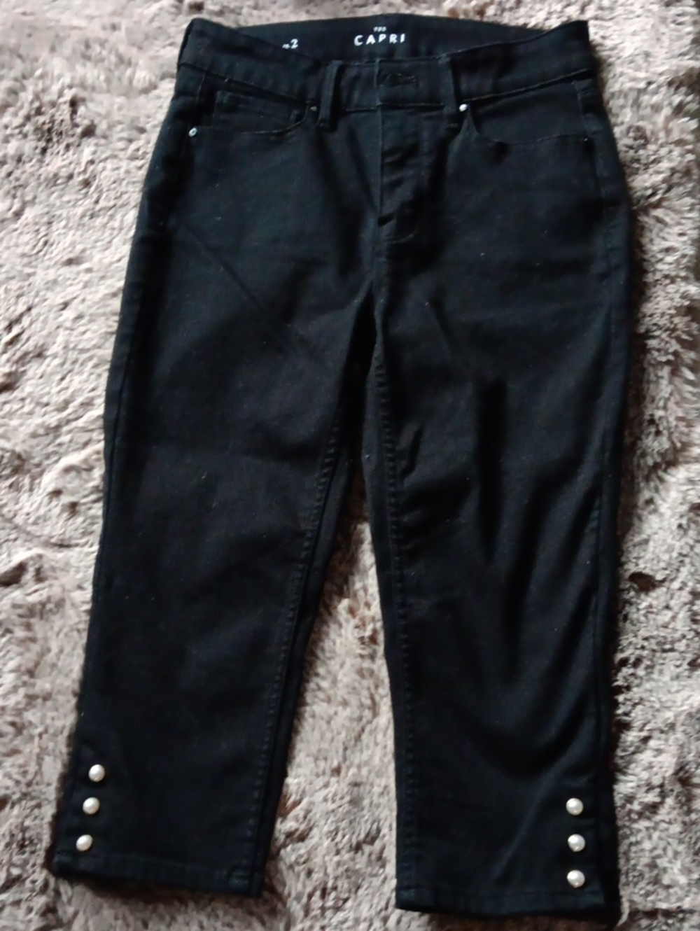 White House Black Market Black Ankle Pearl-Button Capri Jeans
